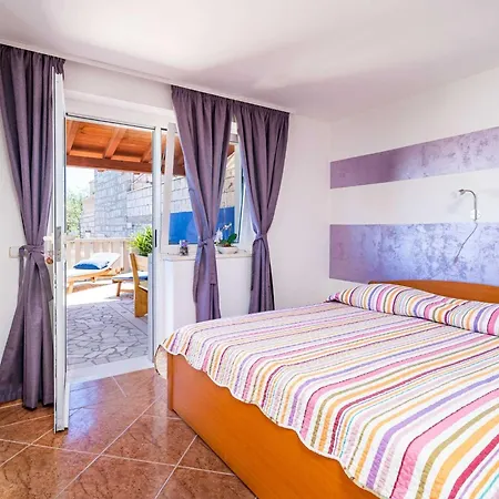 For 3 People Apartment Lumbarda