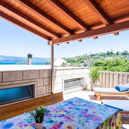 For 3 People Lumbarda