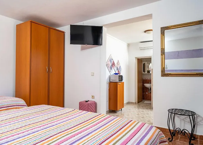 For 3 People 아파트 *